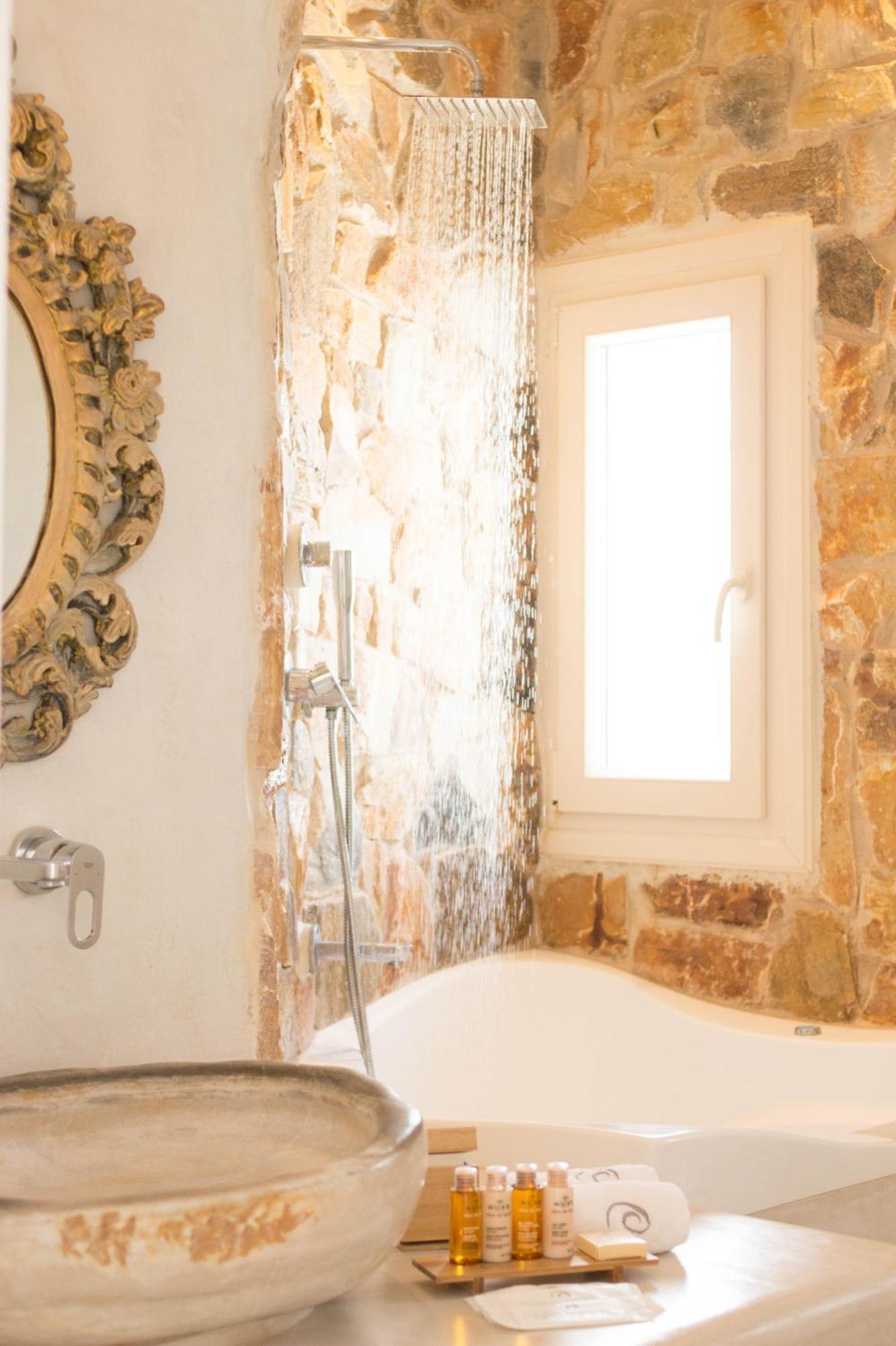 Private Luxury 3 Bedroom Art Villa Outdoor Hottub Panoramic Sea View Annex building